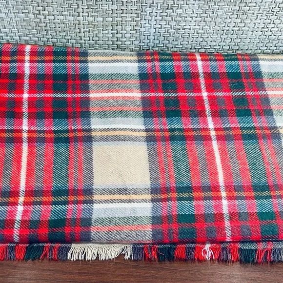 🌟3xHP🌟NWOT Red & Tan Tartan Plaid Large Square Acrylic Scarf Wrap - Picture 6 of 7